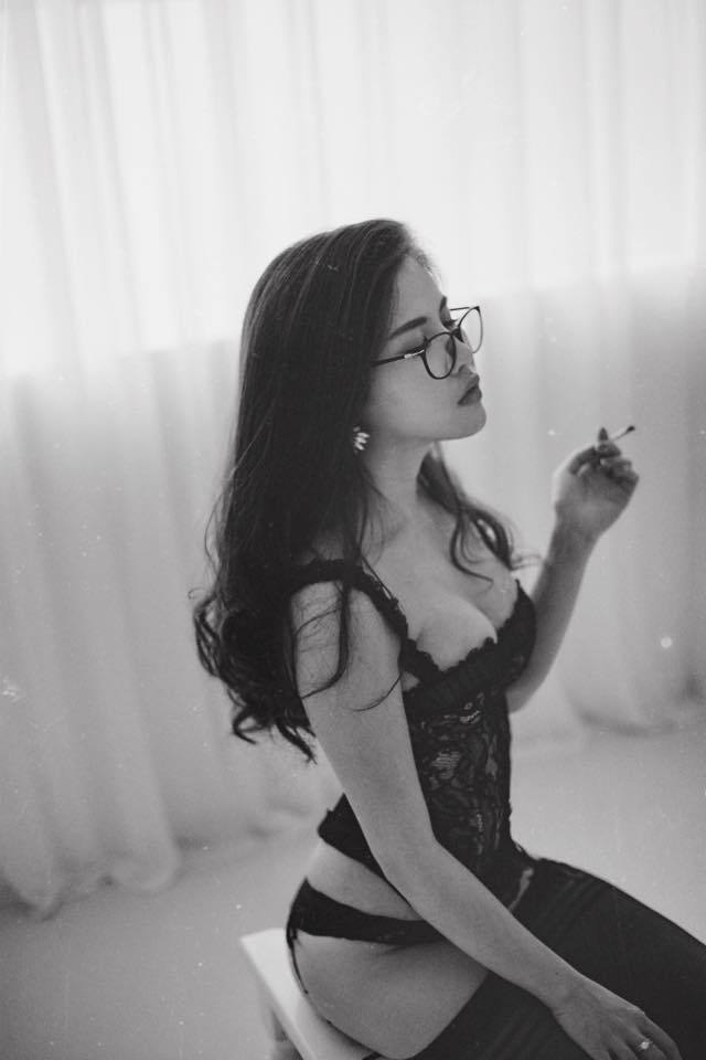 男女边摸边吃奶边做爰动漫